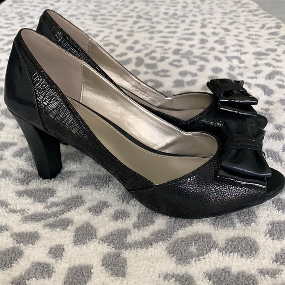 Black Peep Toe Heels - Picture 2 of 4